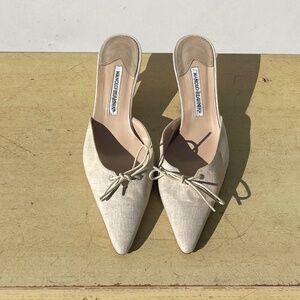 Manolo Blahnik nude kitten-heel mule